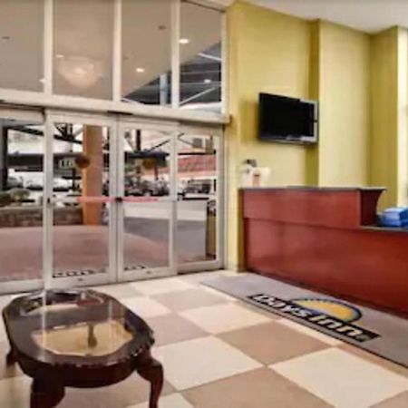 Days Inn By Wyndham Long Island City Nueva York Exterior foto