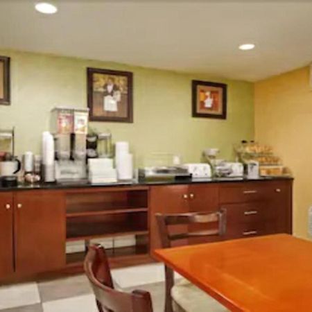 Days Inn By Wyndham Long Island City Nueva York Exterior foto