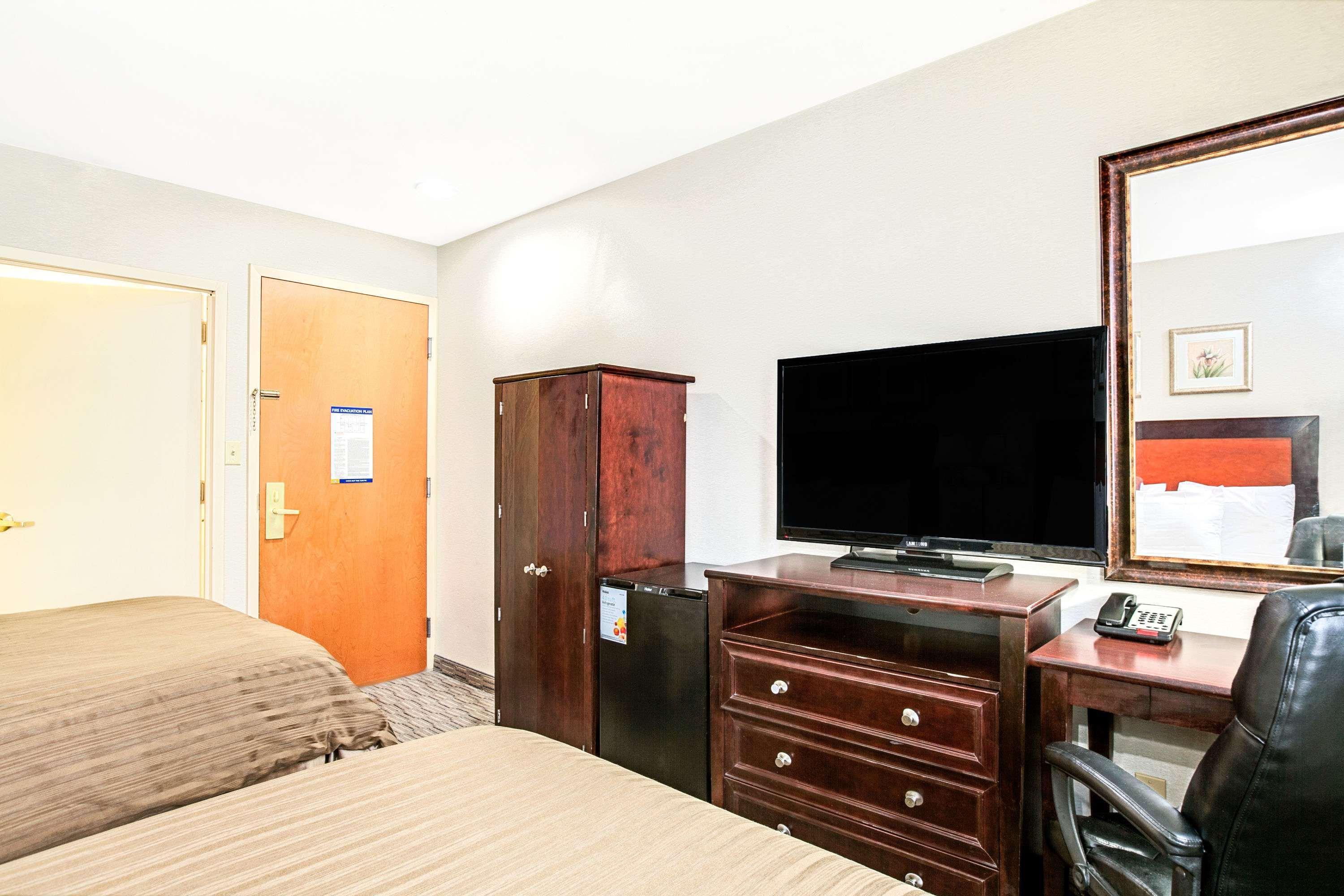 Days Inn By Wyndham Long Island City Nueva York Exterior foto