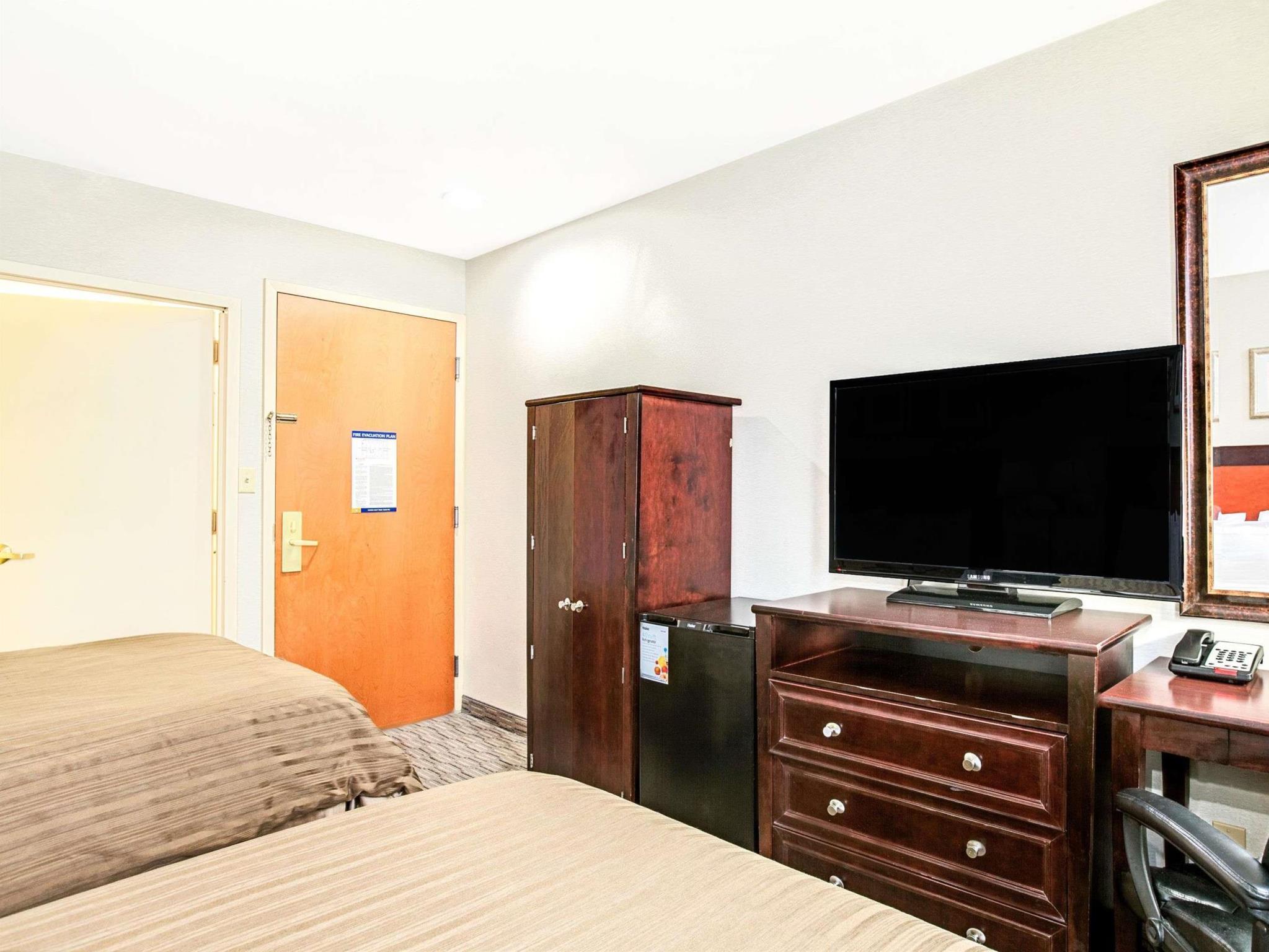 Days Inn By Wyndham Long Island City Nueva York Exterior foto