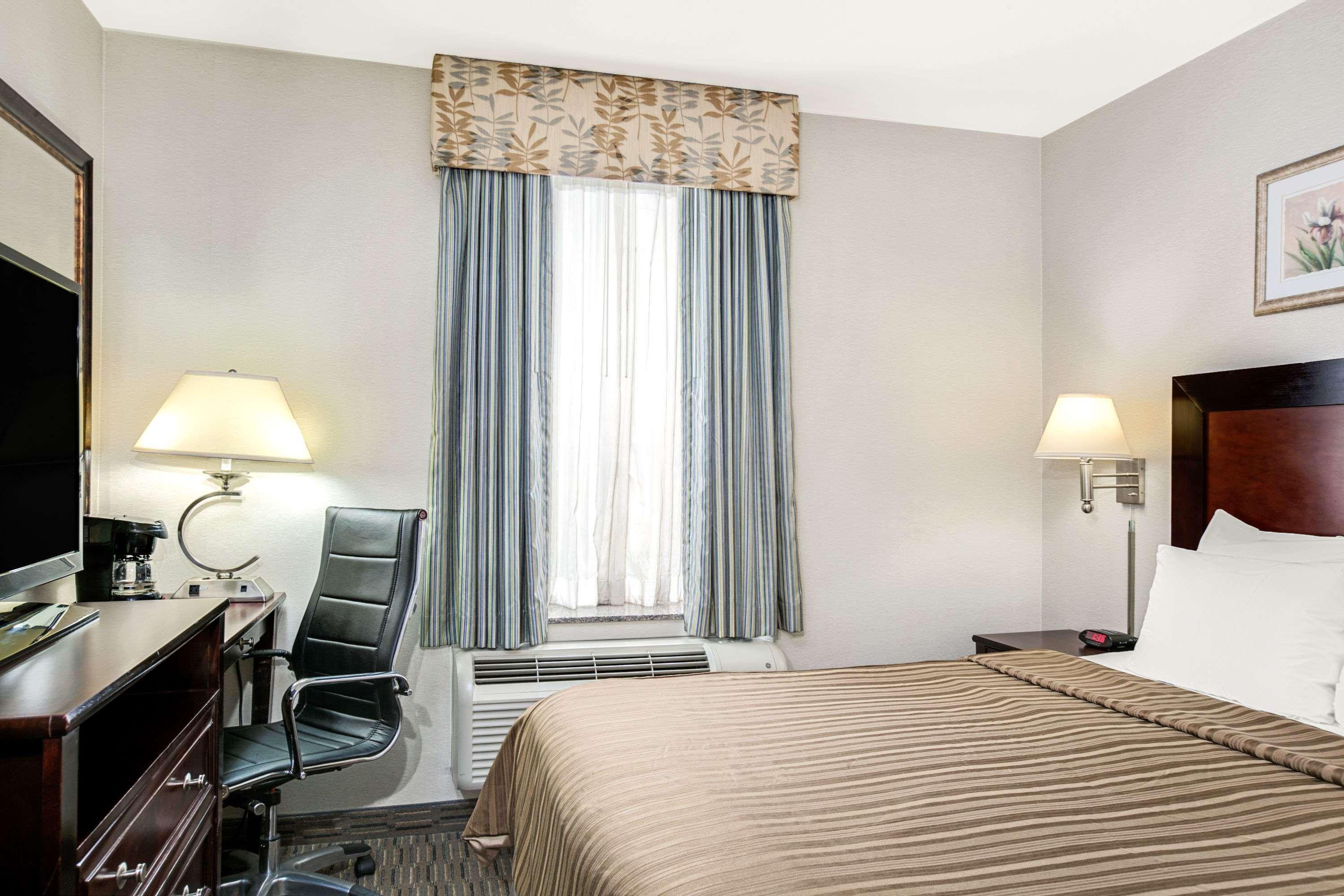 Days Inn By Wyndham Long Island City Nueva York Exterior foto