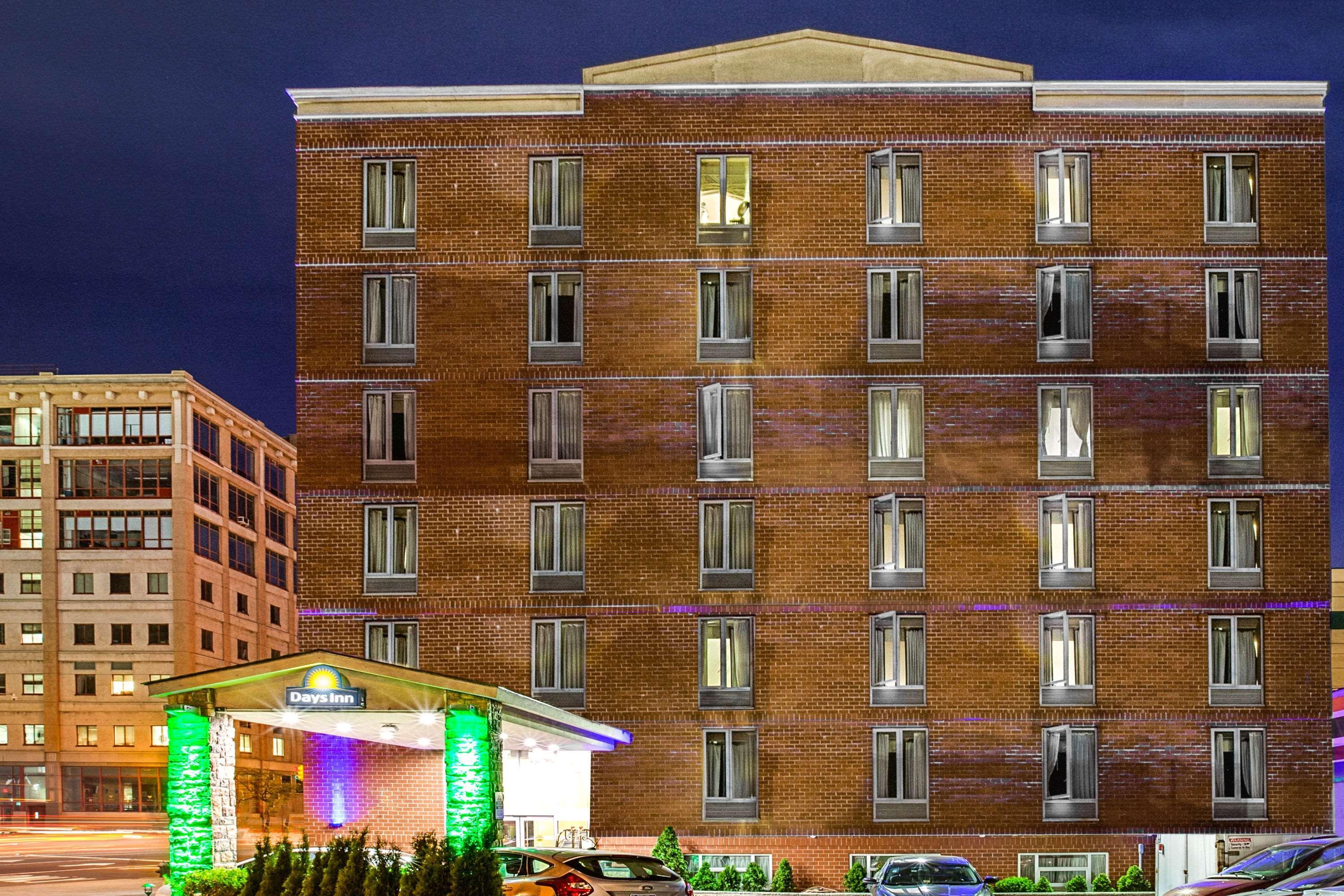 Days Inn By Wyndham Long Island City Nueva York Exterior foto