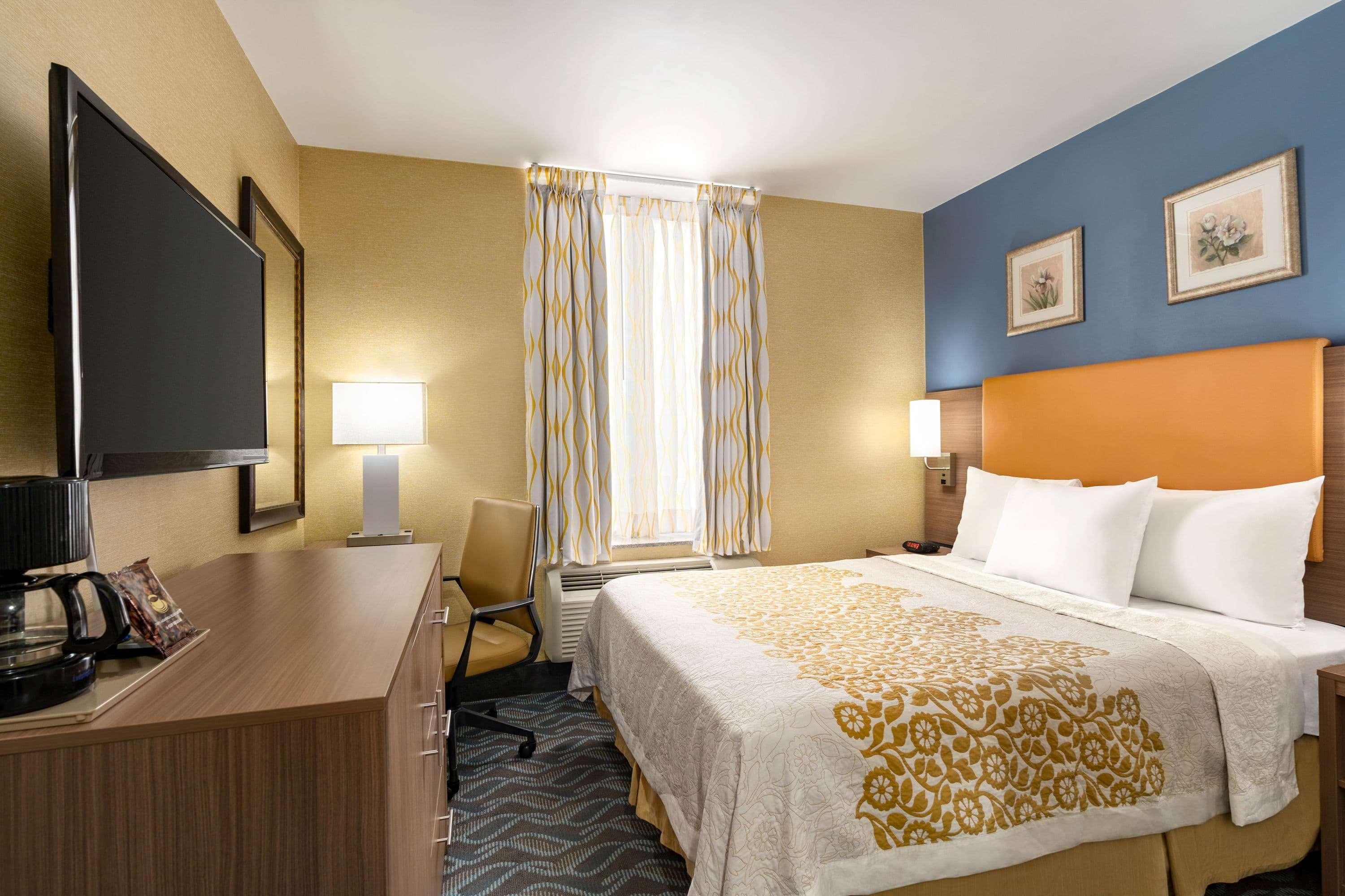 Days Inn By Wyndham Long Island City Nueva York Exterior foto